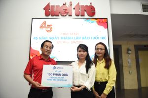 Thêm hàng trăm phần quà đến người dân vùng bão miền Trung